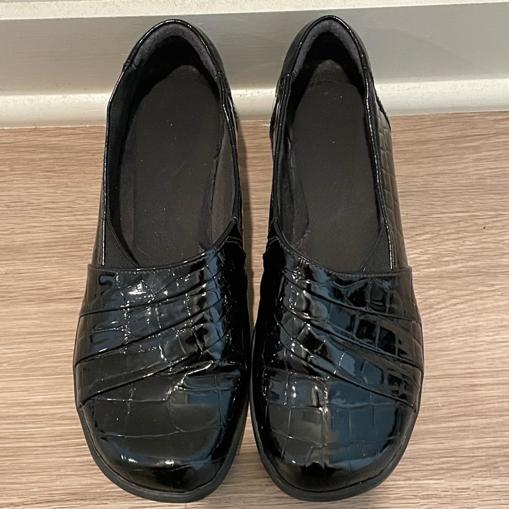 Clarks Esha Essy Clark’s Ladies Slip On Shoes